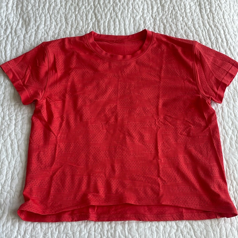 Lululemon cropped tee